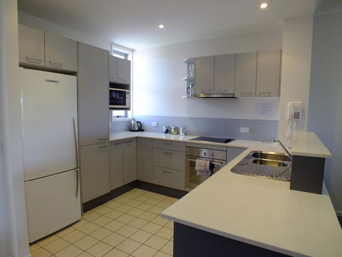 Pacific Marina Apartments - Tourism Cairns 9