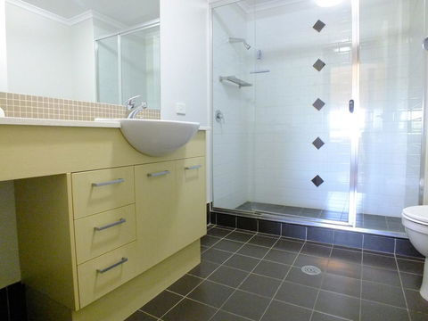 Pacific Marina Apartments - Tourism Cairns 7