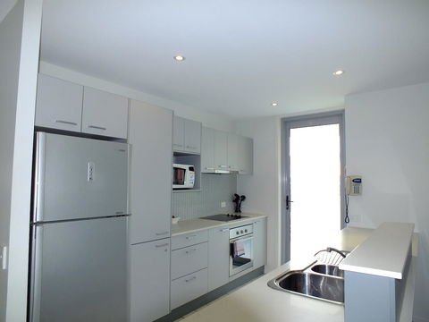 Pacific Marina Apartments - Tourism Cairns 11