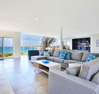 Neptune - Absolute Beachfront - Tourism Cairns