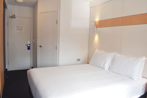 Ibis Budget - Gosford - Tourism Cairns 7