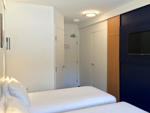 Ibis Budget - Gosford - Tourism Cairns 21