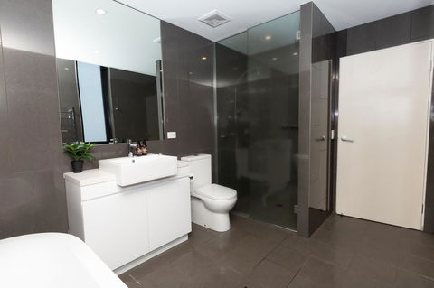Brand New Executive Apartment - Tourism Cairns 11