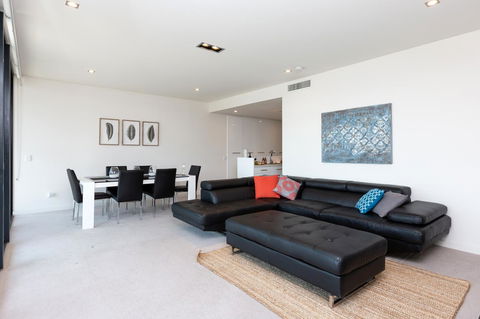 Brand New Executive Apartment - Tourism Cairns 1