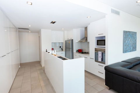 Brand New Executive Apartment - Tourism Cairns 4