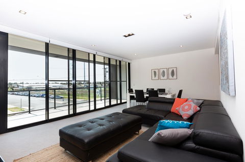 Brand New Executive Apartment - Tourism Cairns 2