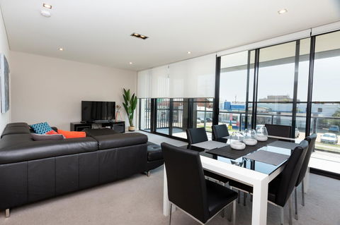 Brand New Executive Apartment - Tourism Cairns 3