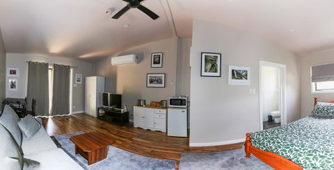 Pound Creek Gallery - Tourism Cairns 0
