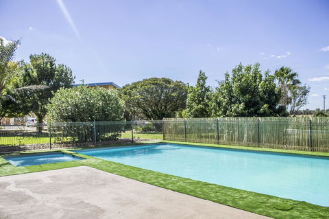 Allonville Gardens Motel - Tourism Cairns 8