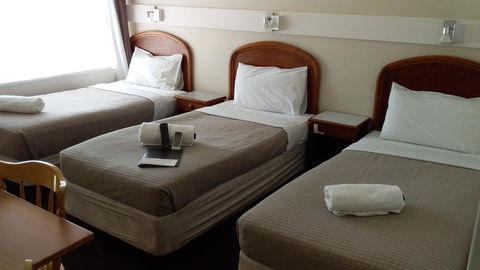 Allonville Gardens Motel - Tourism Cairns 3