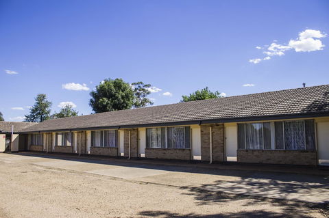 Allonville Gardens Motel - Tourism Cairns 12