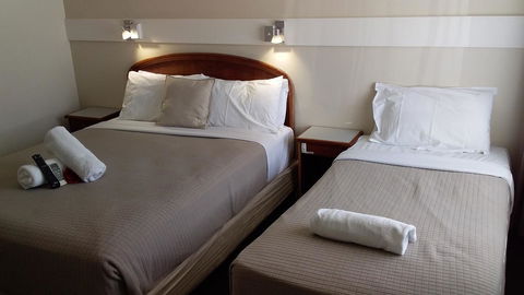 Allonville Gardens Motel - Tourism Cairns 4