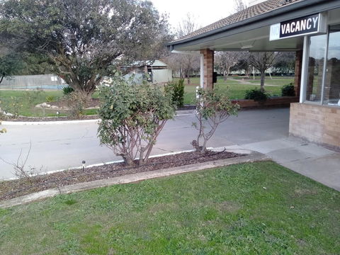 Allonville Gardens Motel - Tourism Cairns 1