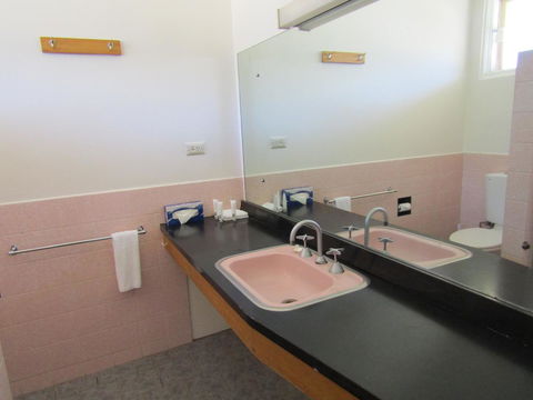 Allonville Gardens Motel - Tourism Cairns 18