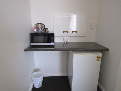 Allonville Gardens Motel - Tourism Cairns 16