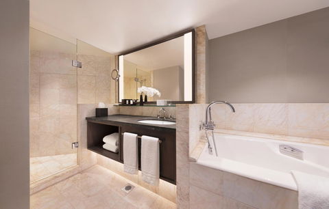 Four Seasons Hotel Sydney - Tourism Cairns 8