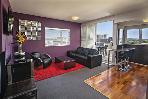 Honeysuckle Executive Apartments - Tourism Cairns 14