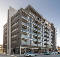 Honeysuckle Executive Apartments - Tourism Cairns