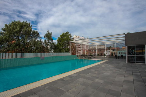 Honeysuckle Executive Apartments - Tourism Cairns 32