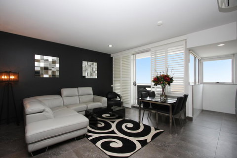 Honeysuckle Executive Apartments - Tourism Cairns 12