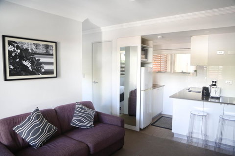 The Blenheim - Tourism Cairns 3