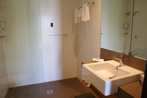 Alpha Hotel Eastern Creek - Tourism Cairns 27