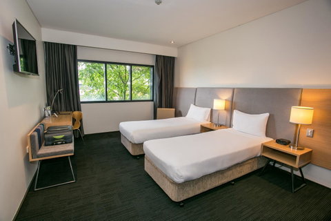 Alpha Hotel Eastern Creek - Tourism Cairns 11