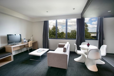 Alpha Hotel Eastern Creek - Tourism Cairns 12