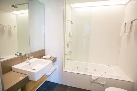 Alpha Hotel Eastern Creek - Tourism Cairns 13