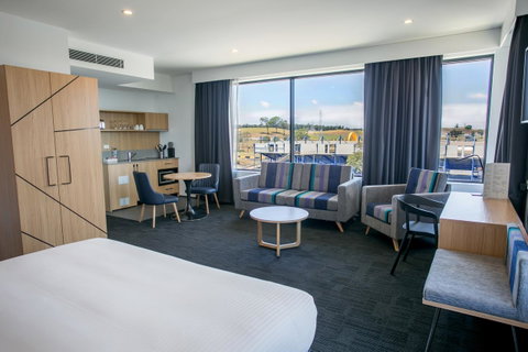 Alpha Hotel Eastern Creek - Tourism Cairns 35