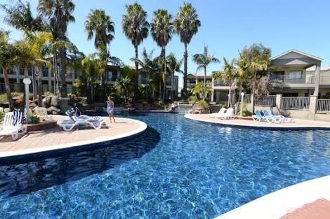 Yarrawonga Waterfront Apartments - Tourism Cairns 3