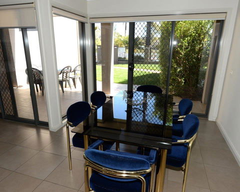Yarrawonga Waterfront Apartments - Tourism Cairns 8