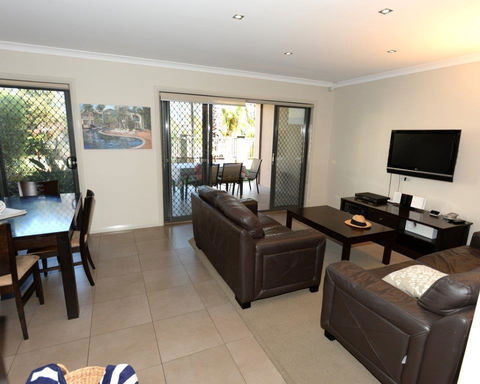 Yarrawonga Waterfront Apartments - Tourism Cairns 7