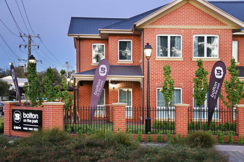 Best Western Plus Bolton On The Park - Tourism Cairns 1