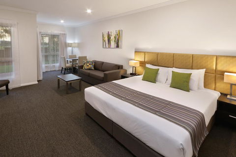 Best Western Plus Bolton On The Park - Tourism Cairns 6