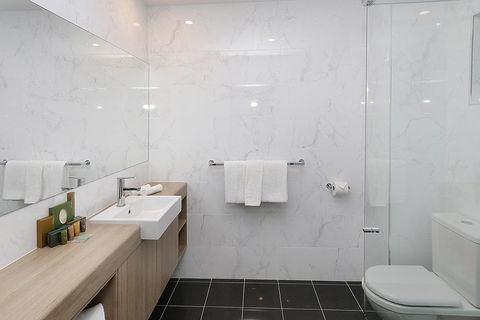 Best Western Plus Bolton On The Park - Tourism Cairns 10