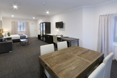 Best Western Plus Bolton On The Park - Tourism Cairns 9