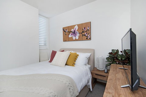 Arena Luxury Beachfront Apartment - Tourism Cairns 24