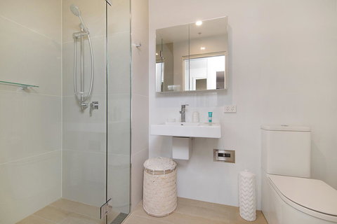 Arena Luxury Beachfront Apartment - Tourism Cairns 25