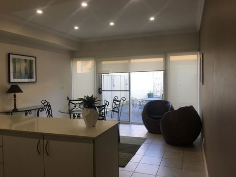 Travers Street Apartment - Tourism Cairns 3