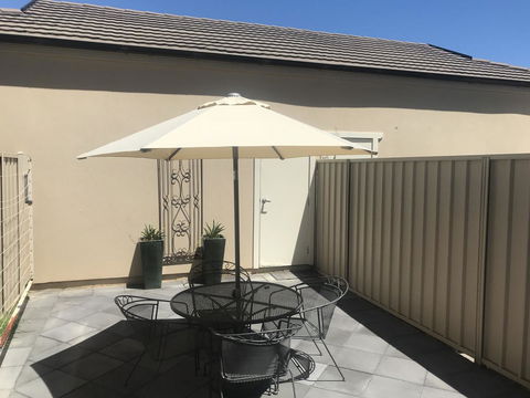 Travers Street Apartment - Tourism Cairns 7