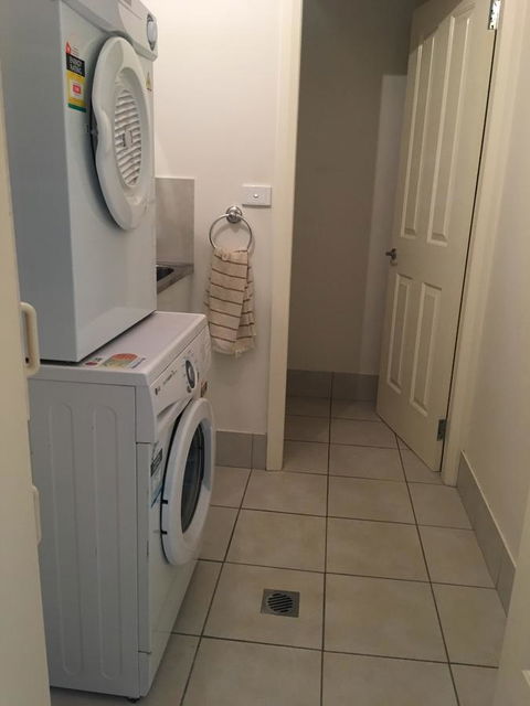 Travers Street Apartment - Tourism Cairns 10