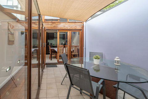 2 Bed House + Loft In Pyrmont - Tourism Cairns 6