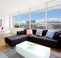 Gadigal Groove - Modern and Bright 3BR Executive Apartment in Zetland with Views - Tourism Cairns