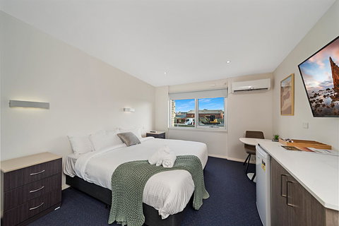 Carlton Suites - Tourism Cairns 2
