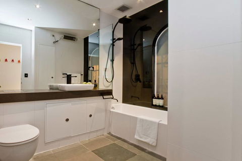 3 Storey Home Close Walk To Fox Studios SCG & City - Tourism Cairns 27
