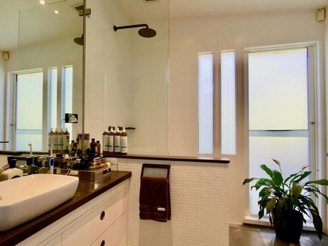3 Storey Home Close Walk To Fox Studios SCG & City - Tourism Cairns 11
