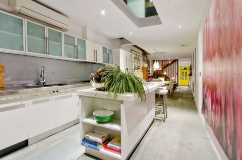 3 Storey Home Close Walk To Fox Studios SCG & City - Tourism Cairns 6