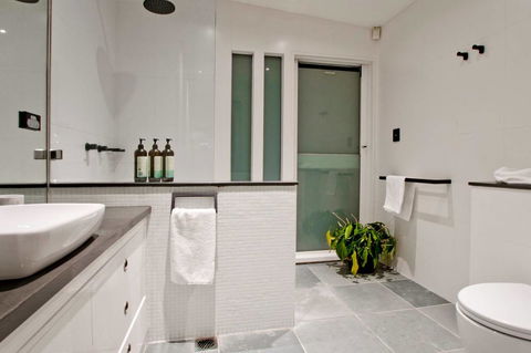 3 Storey Home Close Walk To Fox Studios SCG & City - Tourism Cairns 16