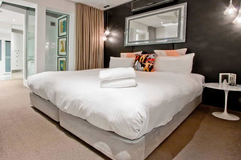 3 Storey Home Close Walk To Fox Studios SCG & City - Tourism Cairns 10